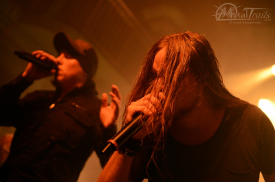 Jake E. und Andreas Solveström live on Stage in Hamburg als Support von Stratovarius (2013).