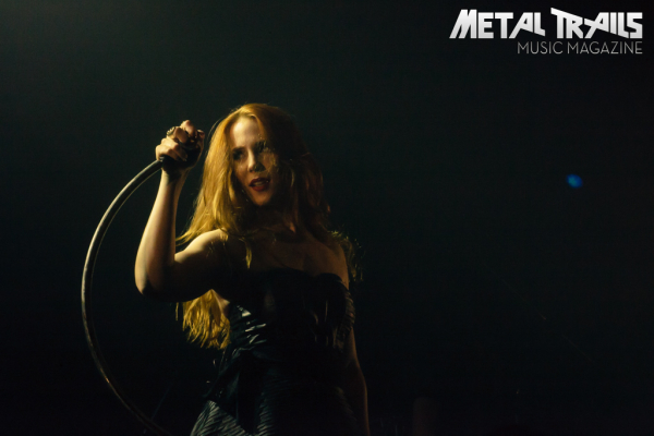 Zu den Konzertbildern des Epica-Gigs vom 30. April 2014 im 013 in Tilburg …