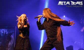 Alexander Krull (r.) und Liv Kristine (l.) live on Stage beim Metal Female Voices Fest 2013.